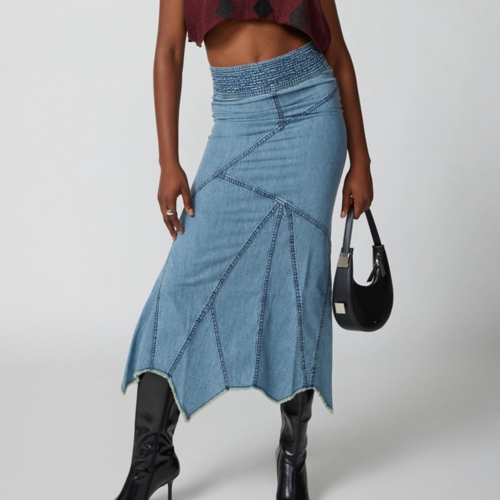 Urban Outfitters NWOT Evie Seamed Denim Midi Skirt Size XS